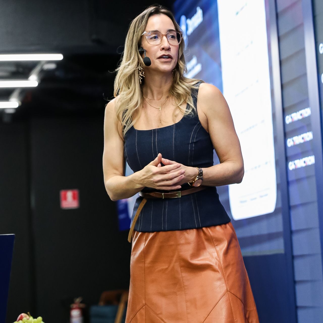 Esperar estar pronto paralisa sonhos. A perfeição nunca chega, e a espera vira desistência silenciosa. A prontidão nasce no caminho: agindo, aprendendo, ajustando. O cemitério é cheio de potenciais desperdiçados por quem esperou demais. Você não precisa estar pronto — só disponível. O passo começa na decisão, não na perfeição.